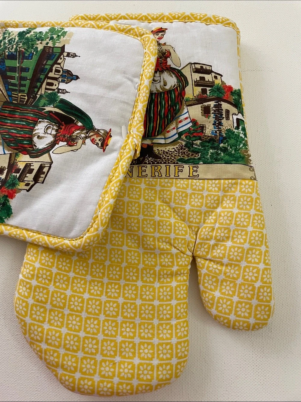 Set of nwot oven mittens images of Tenerife island 100% cotton